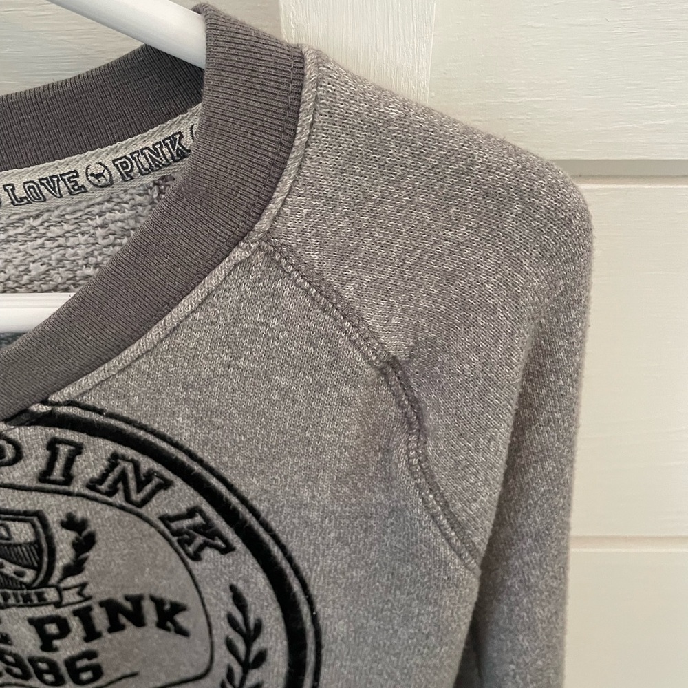 2017 PINK Victoria's Secret Charcoal Crew Neck cropped sweatshirt Sz sm pullover - Picture 4 of 8